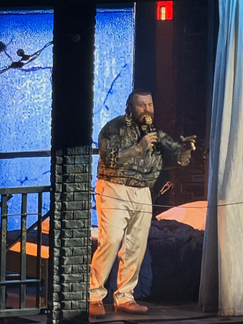 Teddy Swims singing from the motel balcony set.